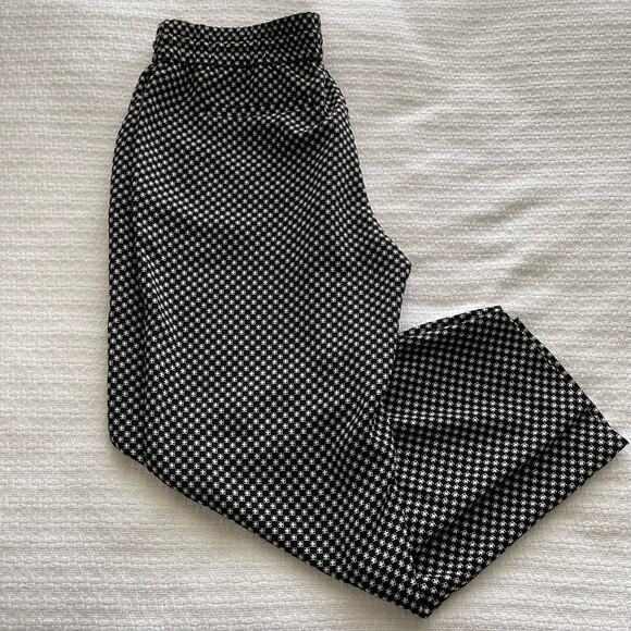 Size 12 Ann Taylor Black and White Casual Cropped Pants with Drawstring Waist - Picture 1 of 8
